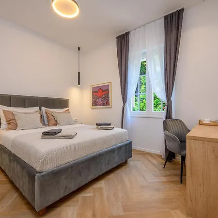 Jupiter Luxury Gasthuis 3*