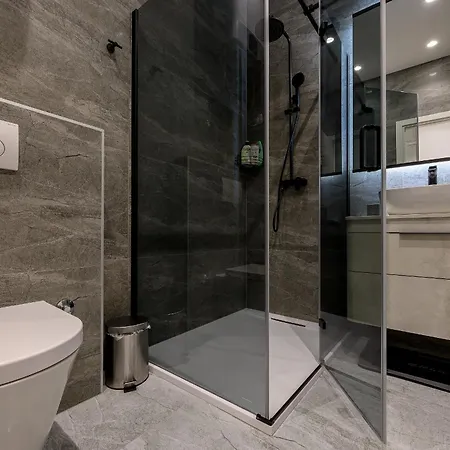 Jupiter Luxury 스플리트