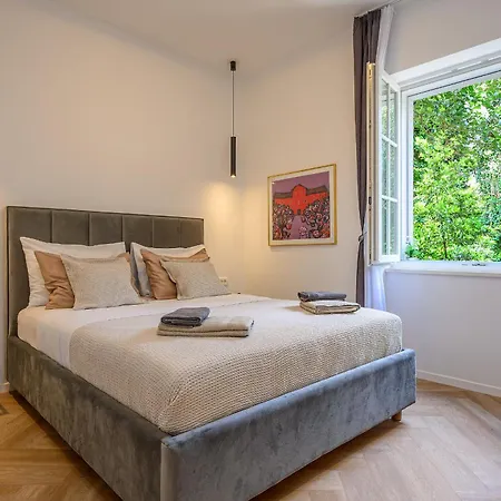 Jupiter Luxury سبليت